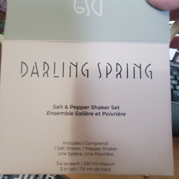 Darling Spring NWT IN BOX. Salt and pepper shakers. Set. Light green - Picture 3 of 5